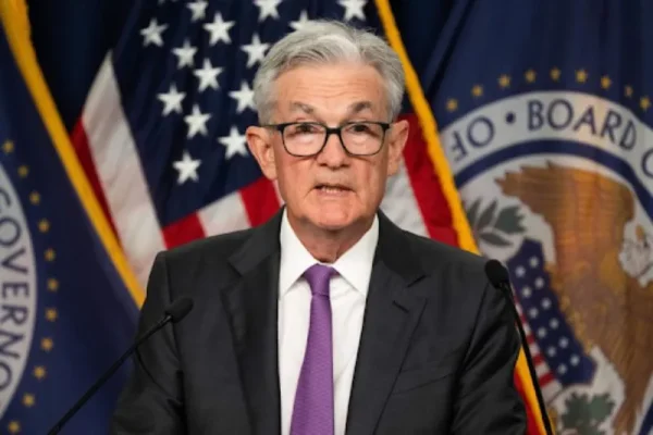 Le altcoin in calo per il tono pessimistico della Federal Reserve, il Bitcoin scende a $101K